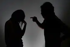 MASALAH RUMAHTANGGA: Jumlah pasangan transnasional yang menghadapi kes keganasan dalam rumahtangga meningkat sejak Januari tahun ini menurut laporan Aware, dengan peguam melihat peningkatan sebanyak 40 peratus, lapor akhbar The New Paper hari ini.