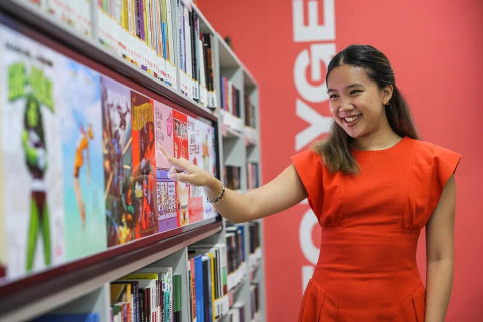 Pengurus perancangan dan pembangunan di NLB, Cik Winnie Tan, 27 tahun, menganggap permainan membantu membangunkan pemikiran strategik dan memupuk interaksi sosial.