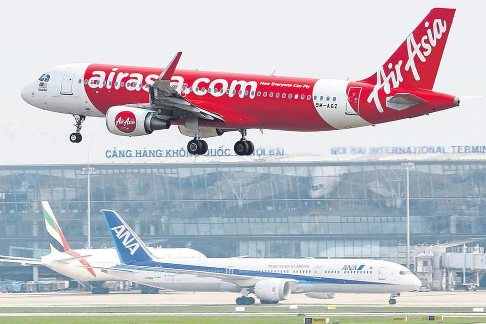 KELEBIHAN: Presiden AirAsia Digital, Cik Aireen Omar, berkata kumpulan data yang amat besar yang dimiliki syarikat penerbangan tambang rendah itu serta pandangan jauh untuk mengubah ekosistem digital mereka memberi kumpulan itu kelebihan ketara berbanding pesaingnya apabila pandemik Covid-19 melanda Malaysia dan seluruh dunia. - Foto-foto AIRASIA, REUTERS