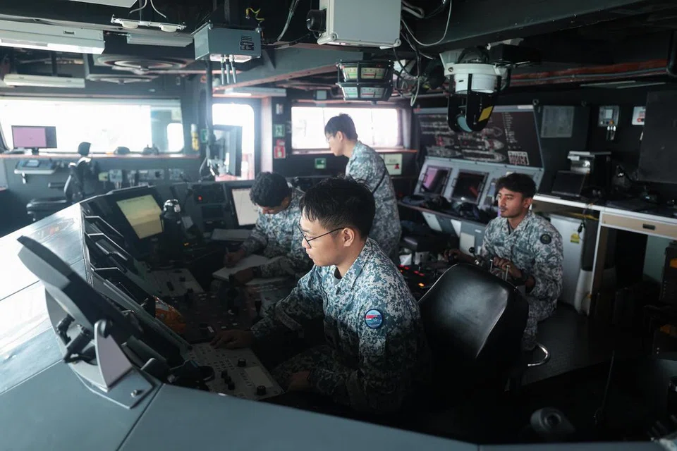 ‘Bridge’ merupakan bahagian penting kapal, berfungsi sebagai pusat kawalan yang menerima laporan mengenai perkara yang sedang berlaku di setiap bahagian kapal. Kapal itu juga dikemudi daripada bahagian ‘bridge’ dengan bantuan radar serta Paparan Carta Elektronik dan Sistem Maklumat (ECDIS).