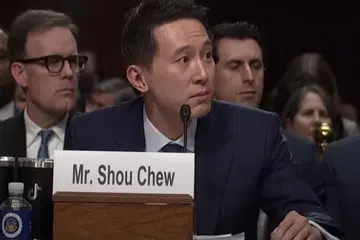 Ketua Pegawai Eksekutif (CEO) TikTok, Encik Chew Shou Zi, memberi keterangan di Kongres Amerika Syarikat, memberi fokus pada keselamatan untuk kanak-kanak di wadah media sosial.