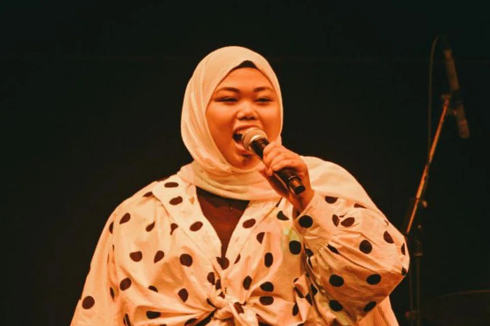 Yunie Karim, atau nama asalnya Nureen Istiqamah Ayunie Abdul Karim, yang kini berkhidmat sebagai guru bahasa Melayu dalam bidang pendidikan awal kanak-kanak, bertekad menanam rasa cinta serta mengajarkan nilai budaya dan seni Melayu kepada generasi muda.