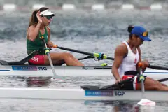 Final E acara scull tunggal wanita dimenangi oleh pendayung Algeria, Nihed Benchadli (kiri), manakala pendayung Singapura, Saiyidah Aisyah Mohamed Rafa’ee, mendapat tempat keempat di Stadium Nautika Vaires-sur-Marne pada 2 Ogos. 