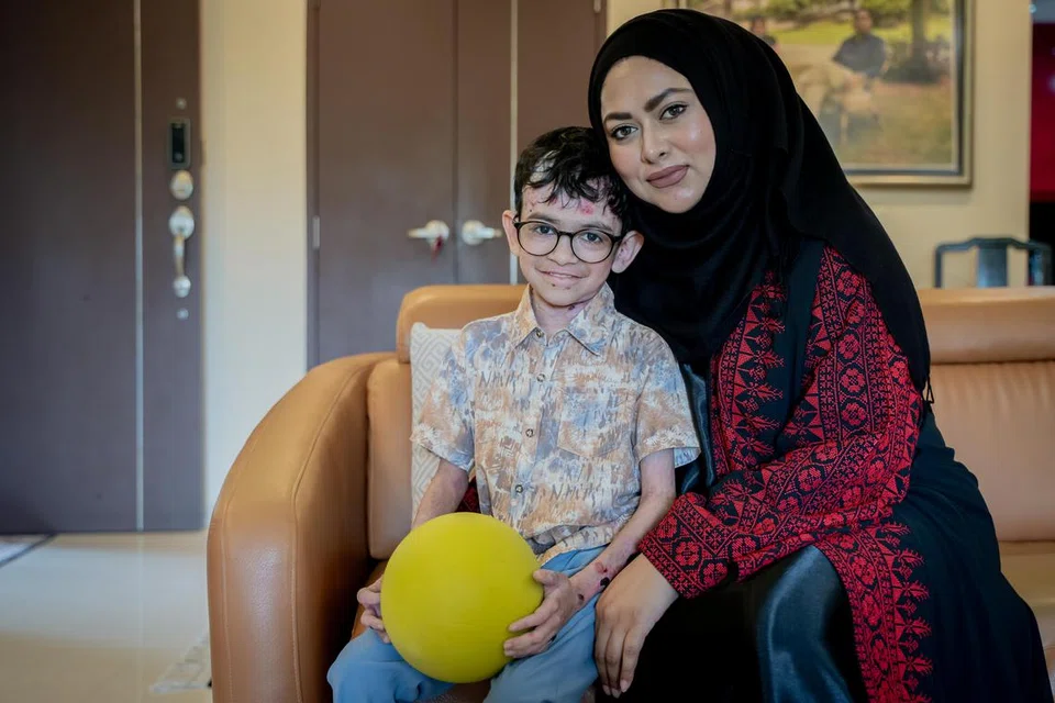 Ibu Raed, Cik Nurzeehan Abdul Halim, sangat kagum melihat semangat juang anaknya yang tidak pernah luntur mengatasi segala kesakitan penyakitnya.