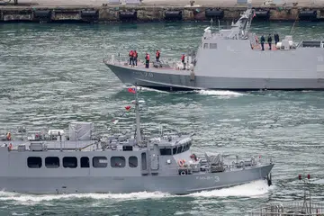Sebuah kapal peluru berpandu Tentera Laut Taiwan kelas Kuang Hua VI (atas) dan kapal penabur periuk api kelas Min Jiang menjalankan rondaan di perairan Pelabuhan Keelung, Bandar Keelung, Taiwan, pada 2 April 2025. Pada tarikh yang sama, latihan ketenteraan bersama oleh Tentera Pembebasan Rakyat China (PLA) di sekitar Taiwan memasuki hari kedua, dengan Komando Teater Timur PLA mengumumkan pelaksanaan latihan ‘Strait Thunder-2025A’ di beberapa bahagian Selat Taiwan. Menurut Kementerian Pertahanan Nasional (MND) Taiwan, sebanyak 95 aset udara dan laut PLA dikesan di sekitar Taiwan dari 1 hingga 2 April.