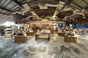Sempena kempen Say YES to Waste Less, syarikat UnPackt menawarkan 10 peratus diskaun daripada menu kafe mereka di cawangan UnPackt Mandai Wildlife West untuk pengguna yang membawa bekas sendiri ketika membungkus makanan dari tarikh 14 Mei hingga 24 Jun 2024. 