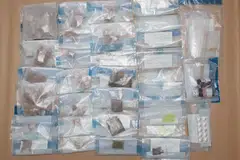 Di bawah undang-undang Singapura, mereka yang disabitkan kesalahan mengedar jumlah dadah yang besar – seperti 15 gram heroin tulen – boleh dijatuhi hukuman mati. Hukuman mati perlu dikekalkan kerana ada bukti jelas yang menunjukkan ia menjadi satu penghalang berkesan terhadap pengedar dadah.