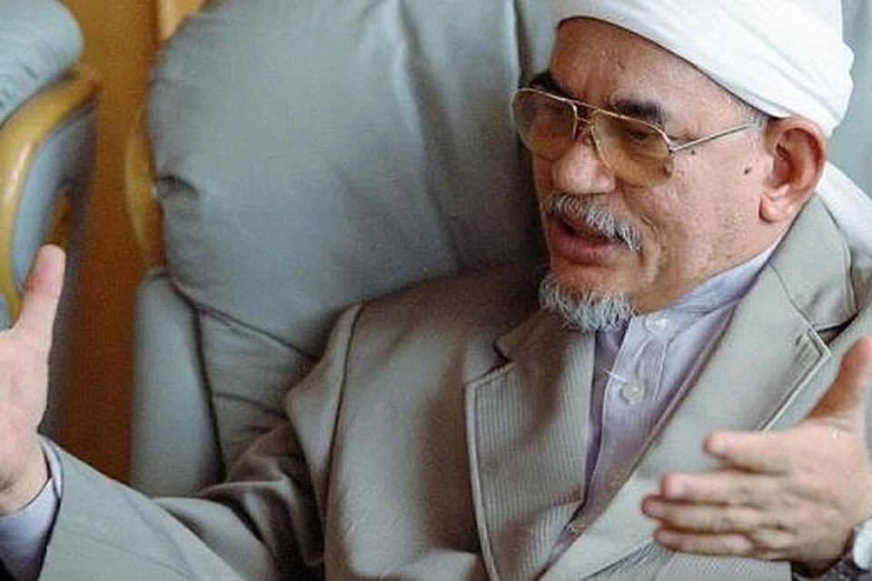PUNCA LERAI: Datuk Seri Abdul Hadi Awang, mendedahkan bahawa Parti Tindakan Demokratik (DAP) yang bersama-samanya dalam perikatan pembangkang dalam usaha menumbangkan kerajaan Barisan Nasional, yang sebenarnya telah melanggar persetujuan bersama dalam pakatan pembangkang itu. - Foto NSTP
