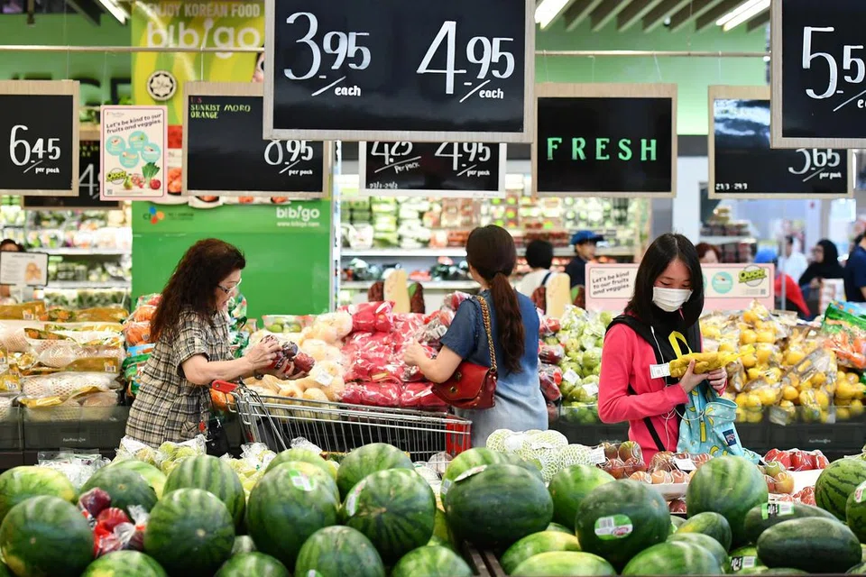 NAIK SIKIT: Harga teras pengguna di Singapura meningkat sedikit pada Oktober 