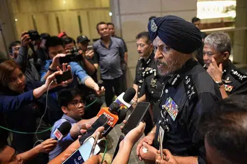 TAKLIMAT: Pengarah Jabatan Siasatan Jenayah Komersial (JSJK) Bukit Aman, Datuk Seri Amar Singh Ishar Singh berkata polis telah memeriksa enam premis yang ada kaitan dengan keluarga Datuk Najib sejak Rabu - Pejabat Perdana Menteri (PMO), kediaman Datuk Najib di Taman Duta dan empat lagi kediaman yang ada kaitan dengannya. - Foto BH oleh ARIFFIN JAMAR