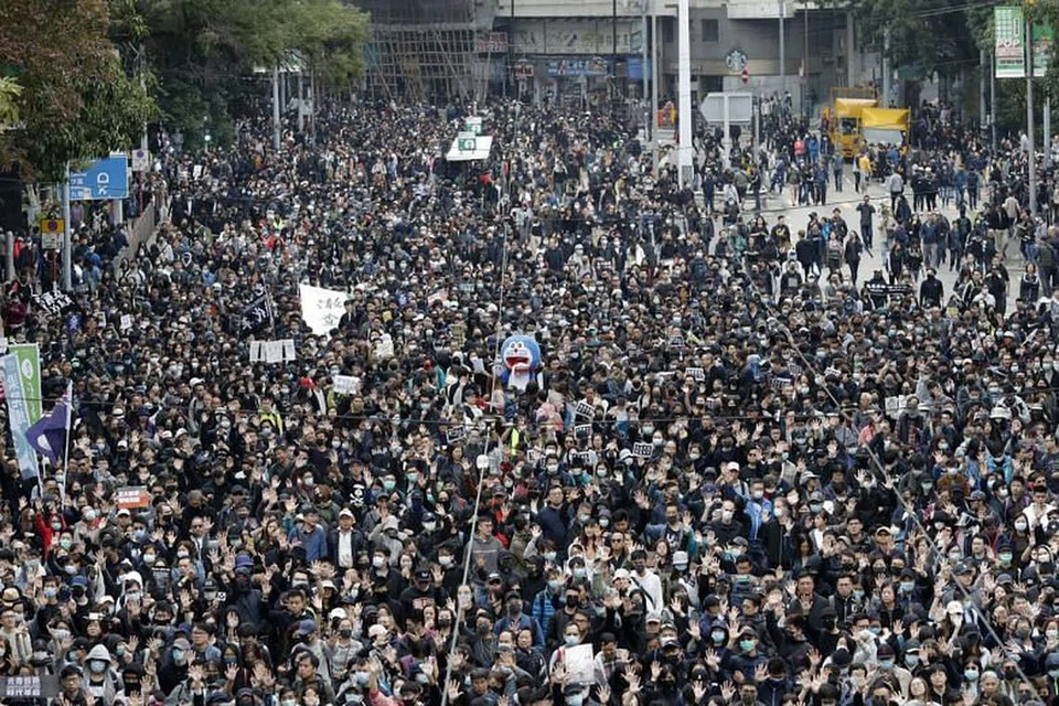 TUNJUK PERASAAN: Penunjuk perasaan di Hong Kong pada 1 Januari 2020.