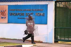 DIJATUHKAN HUKUMAN: Dua penghuni Singapore Boys' Home dijatuhkan hukuman latihan reformasi selama setahun semalam atas tuduhan merusuh dan dua tuduhan vandalisme. - Foto fail