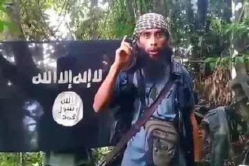 TERBUNUH DAN TERHAPUS: Kejayaan pihak berkuasa Indonesia bukan hanya berjaya menjejaki dan membunuh, pemimpin Ali Ahmad tetapi turut menghapuskan sama sekali kumpulan pengganasan Mujahidin Indonesia Timur (MIT), tahun lalu. - Foto FACEBOOK ASIANCULTURENET 