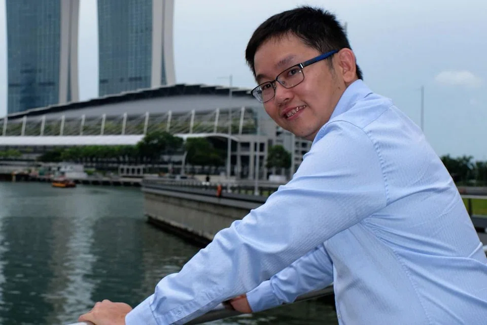 MAHU SEPADUKAN DATA, TEKNOLOGI DAN IMAGINASI: Encik Wee Hyong Tok percaya kecerdasan buatan (AI) memainkan peranan penting dalam usaha memastikan kesihatan bumi. - Foto MICROSOFT
