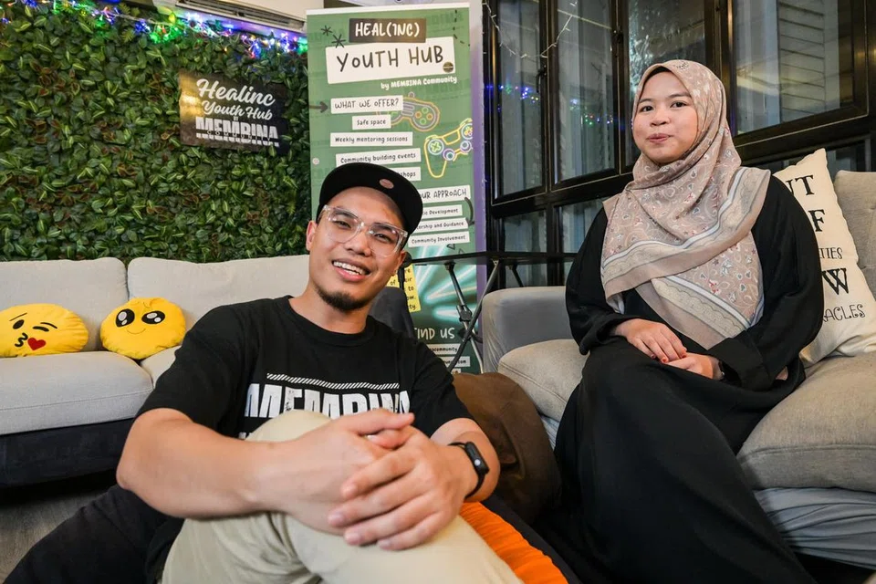 Encik Mohamed Nor Jihad Mohamed Suhaimi dan Cik Sri Nur Asma-ul Husna Mohd Hussain, sendiri membesar di flat sewa dan dibesarkan oleh ibu bapa tunggal, dan pengalaman hidup itu banyak membentuk cara mereka melihat dunia, mendorong mereka menubuhkan Membina Community.