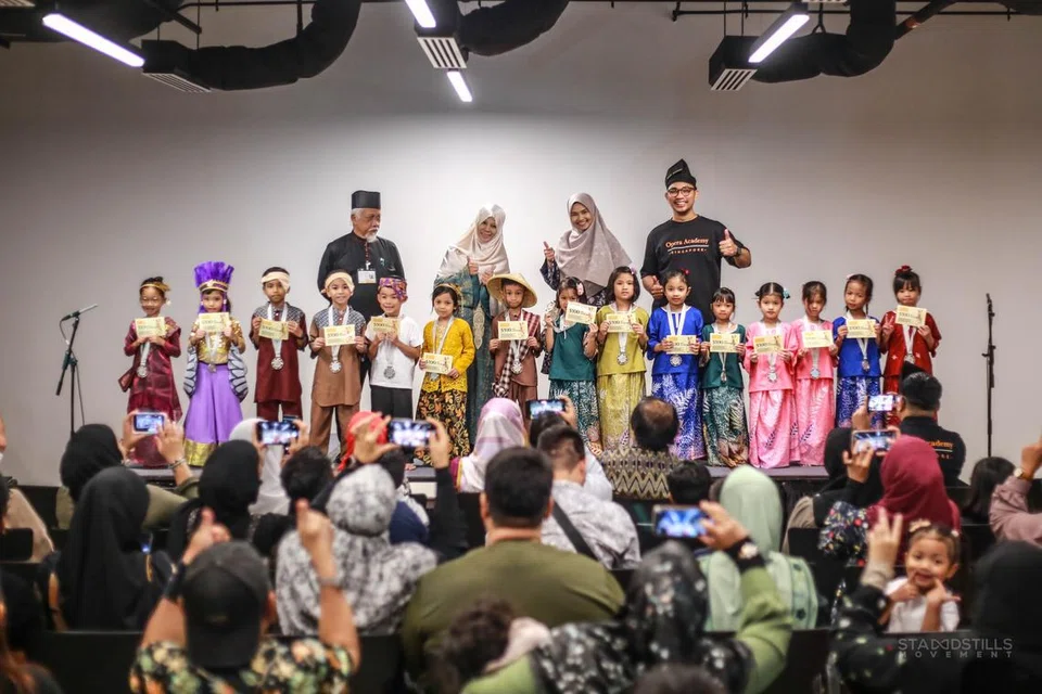Biasiswa dengan nilai $13,800 disasarkan kepada belia pasca-menengah dengan latihan selama enam bulan meliputi modul latihan teori dan amali, yang dapat meningkatkan pemahaman serta penghargaan terhadap seni bangsawan.