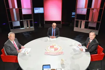 FORUM PRESIDEN: Calon tiga Presiden mengadakan perbincangan di Forum Presiden.