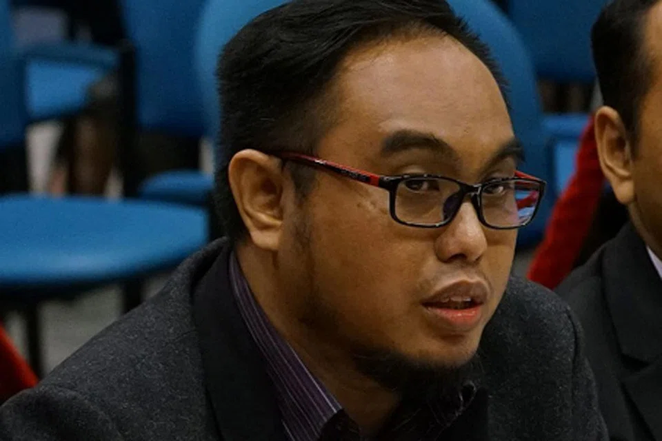TURUT SERTA: Seorang peniaga, Encik Hazrul A. Jamari mengongsi keprihatinan bahawa kebanyakan berita atau kenyataan palsu yang menjejas masyarakat Melayu/Islam menyentuh isu makanan halal. - Foto MCI