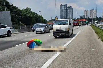 Malaysia, polis, police, wanita, van, terjun, KESAS, Shah Alam