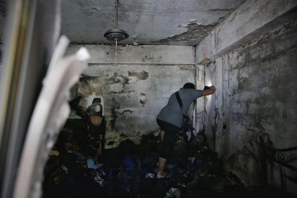 HANGUS: Akibat kebakaran di flat keluarga Encik Rohisyam di Boon Lay Drive, hampir semua barang milik mereka hangus dijilat api.