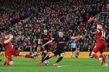 TERUS MARA: Dua gol Llorente (kanan) memastikan Atletico layak ke pusingan suku akhir selepas menewaskan Liverpool dengan agregat 4-2. - Foto AFP