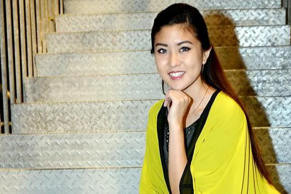 BERPENGARUH KUASAI YOUTUBE: Penyanyi lagu 'hit' Knock, Knock, Elizabeth Tan, yang menerima Anugerah Personaliti YouTube Berpengaruh di Malaysia ingin garap penguasaan bahasa Melayu di samping tembusi pasaran Indonesia. - Foto TAUFIK A. KADER