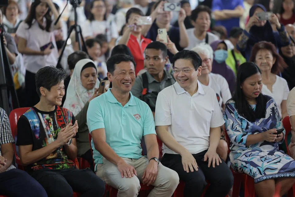 Menteri Kesihatan, Encik Ong Ye Kung (dua dari kiri), berkata Kampung Admiralty kini menjadi antara destinasi pilihan delegasi antarabangsa yang ingin pelajari model penjagaan kesihatan. Bersama beliau ialah Perdana Menteri, Encik Lawrence Wong (dua dari kanan); Anggota Parlimen (AP) GRC Sembawang, Cik Mariam Jaafar (kanan) dan Cik Poh Li San (kiri).