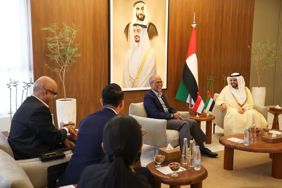 Menteri Bertanggungjawab bagi Ehwal Masyarakat Islam, Encik Masagos Zulkifli Masagos Mohamad (dua dari kanan), menemui Ketua Pengerusi Penguasa Hal Ehwal Islam UAE, Wakaf dan Zakat, Dr Omar Habtoor Al Darei (kanan).
