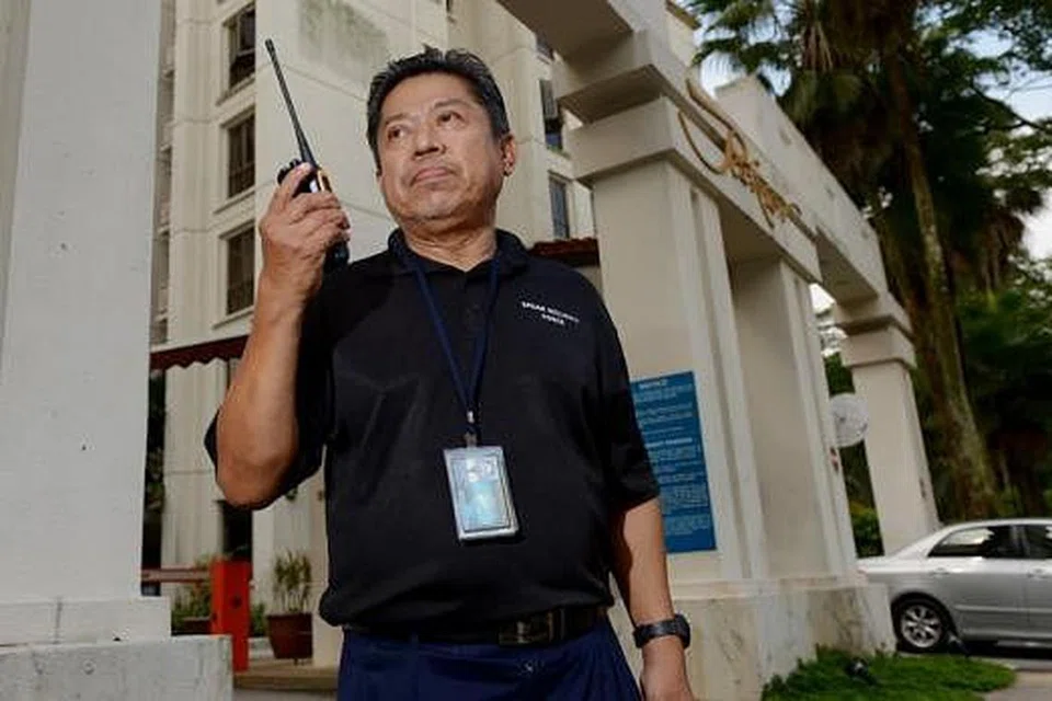 KENAIKAN GAJI DISAMBUT BAIK: Encik Jamal Rosli bekerja syif 12 jam untuk lima hari seminggu sebagai pekerja keselamatan di sebuah kondominium. Beliau kini meraih gaji kasar $1,600 sebulan dan menyatakan kenaikan gaji cukup untuk menyara beliau dan isterinya. - Foto-foto TUKIMAN WARJI