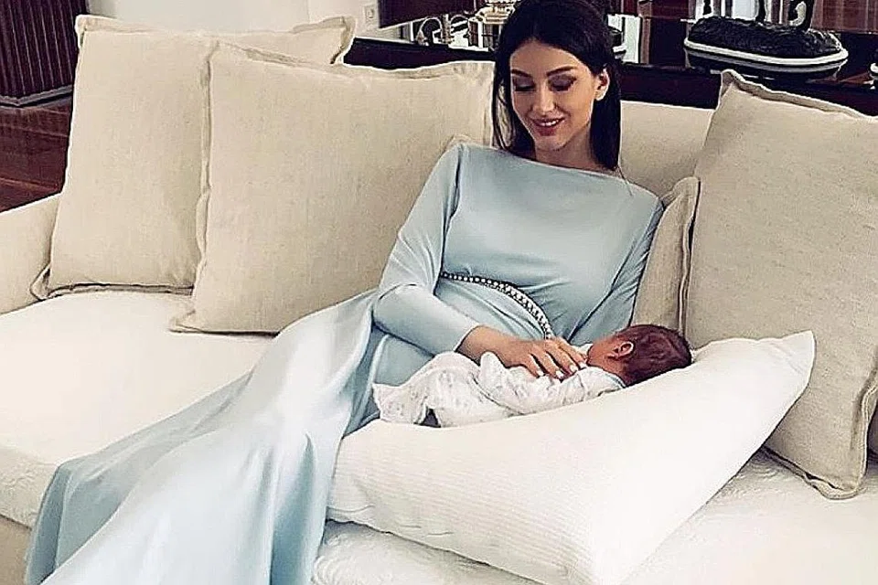 DICERAI TALAK TIGA: Cik Rihana Oksana Gorbaenko menegaskan anak beliau, Leon, merupakan hasil perkahwinan dengan Sultan Kelantan, Sultan Muhammad V. - Foto INSTAGRAM / RIHANA OKSANA PETRA, AFP