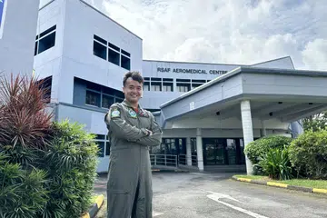 IMPIAN TERCAPAI: Juruterbang Pengangkutan RSAF, Leftenan Muhammad Mohamad Nasir, merupakan salah seorang yang melalui program Pembedahan Refraktif Kornea (CRS), untuk membetulkan penglihatannya.