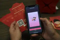 Lebih ramai rakyat Singapura kini menggunakan sampul duit digital (e-hongbao) berbanding hongbao fizikal sejak ia diperkenalkan semasa pandemik Covid-19.