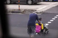 Dua program baru yang bertujuan mengurangkan tekanan kewangan yang dihadapi oleh penjaga akan dibangunkan oleh Kongres Kesatuan Sekerja Kebangsaan (NTUC) di bawah Dana NTUC-U Care. 