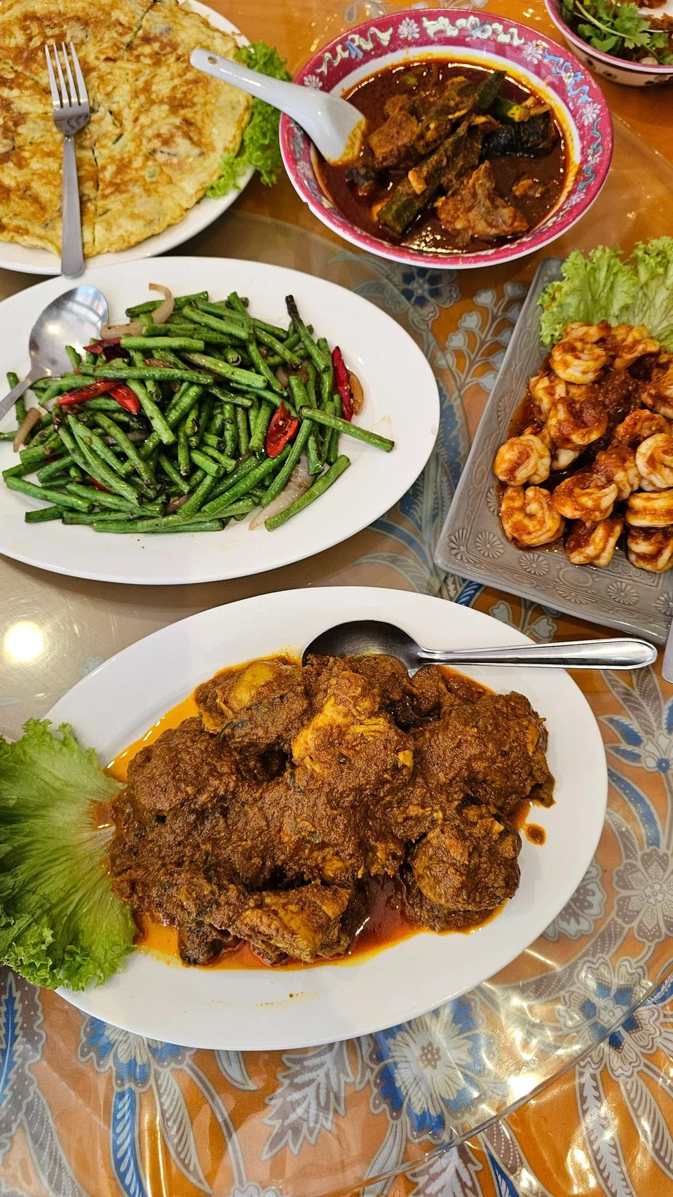 Antara makanan Peranakan yang dihidangkan di restoran Nyonya Lin’s Kitchen.
