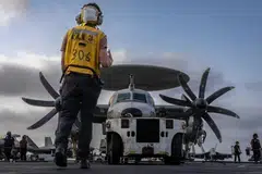 Tentera Laut Amerika, Iran, pesawat E-2D, USS Abraham Lincoln