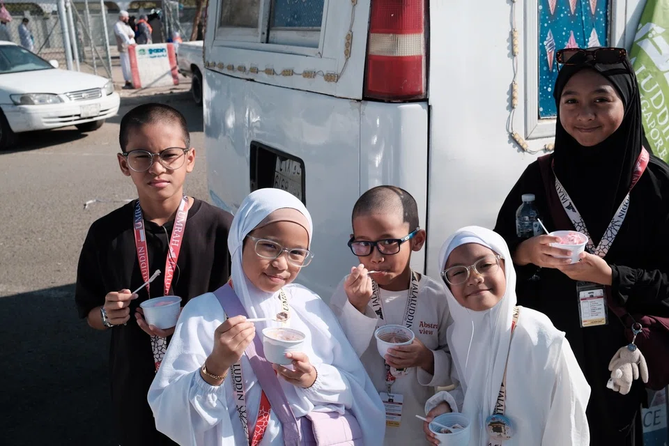 Selain warga emas berkerusi roda , kanak-kanak juga merupakan antara jemaah Jalaluddin Travel & Services Pte Ltd, yang berjaya menunaikan umrah pada usia muda.