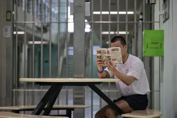 Andy (bukan nama sebenar), salah seorang peserta Project Rekindle sedang membaca siri komik manga Jepun kegemarannya di Institusi A3 Kompleks Penjara Changi pada 20 Disember 2024.