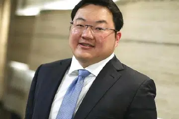 KETEPIKAN HAK ASET: Perjanjian perampasan aset dengan mahkamah daerah California itu menyatakan bahawa Jho Low dan pihak yang berkaitan dengannya akan mengetepikan hak mereka kepada aset yang bernilai kira-kira AS$1 bilion (S$1.36 bilion) yang didakwa diperoleh dengan dana yang berkaitan dengan 1MDB. - Foto fail NST/NSTP