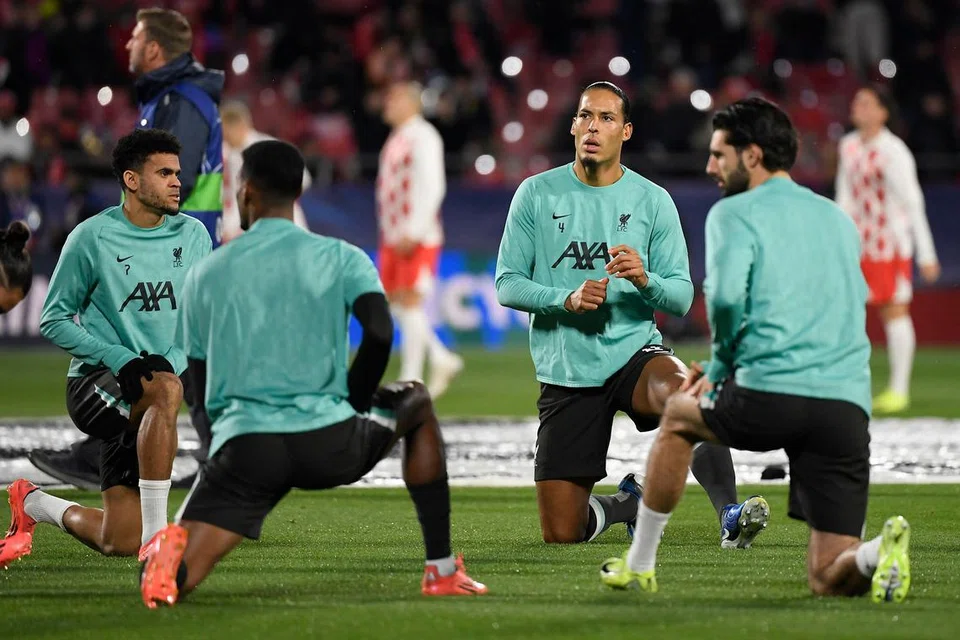 Kapten Liverpool Virgil van Dijk (dua dari kanan) berkata  mereka mesti belajar daripada tahun lalu. Jika tidak mereka tidak akan pergi jauh.