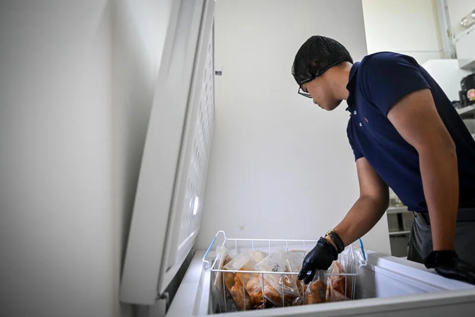 Encik Nabill Shukry Johari telah memindahkan operasi perniagaan dada ayamnya dari rumah ke dapur pusat baru pada Ogos 2023.