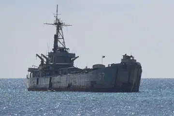 KETEGANGAN MENINGKAT: Fail foto menunjukkan kapal vintaj Perang Dunia II, BRP Sierra Madre, sengaja di tempatkan di sebuah terumbu untuk menegakkan tuntutan  perairannya di Second Thomas Shoal di Pulau Spratly yang menjadi pertikaian di Laut China Selatan.