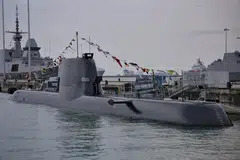 Antara kapal selam yang baru dirasmikan oleh Perdana Menteri Encik Lawrence Wong ialah ‘RSS Invincible’.