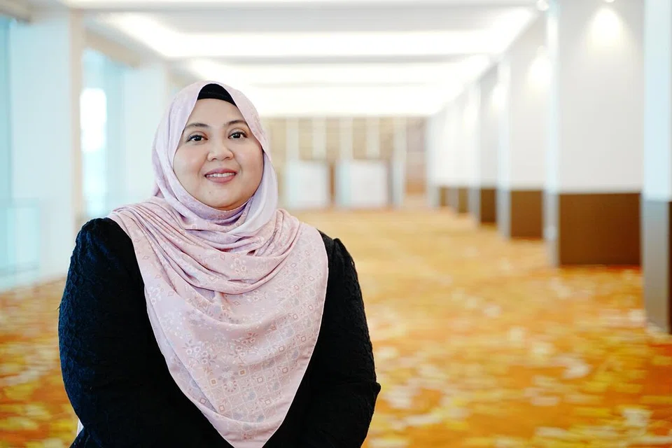 Timbalan Pengarah Pengurusan Produk GovTech Singapura, Cik Liyana Fauzi, menekankan kepentingan karyawan menjadi individu yang boleh diharapkan, mampu melaksanakan tugas dengan berkesan serta menunjukkan hasil kerja mereka meskipun penggunaan AI semakin meluas.