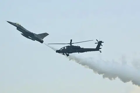 Pertunjukan udara RSAF 2026 menampilkan 17 aksi, termasuk tiga yang diperkenalkan buat pertama kali. Orang awam boleh menyaksikannya pada 7 dan 8 Februari, dua hari terbuka Pertunjukan Udara Singapura.