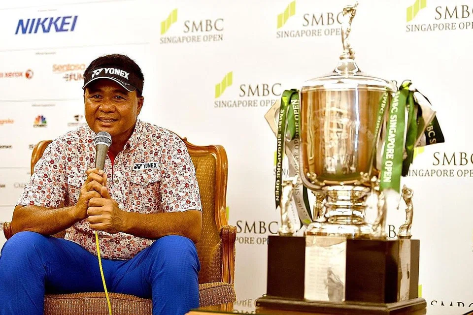 TERUS PIKUL HARAPAN NEGARA: Pemain nombor satu Singapura, Mardan Mamat, melahirkan harapan dapat melalui musim yang baik tahun ini, bermula di Terbuka Singapura SMBC yang bermula esok. - Foto LAGARDA'RE SPORTS