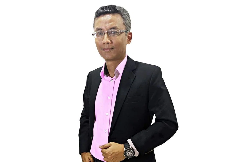 SAMA MENYUMBANG: Antara "tulang belakang" operasi BH ialah Cik Hasleen Bachik dan Cik Suhana A. Samat; Penolong Kepada Editor, Encik Ismail Ali; Penolong Kepada Editor Encik Adli Yashir Kuchit (atas); Penyunting Eksekutif Kanan, Encik Azahar Mohd; Penolong Kepada Editor, Encik Chairul Fahmy Hussaini; dan Editor Bersekutu, Encik Puad Ibrahim. - Foto-foto BH oleh NURAISHAH ABDUL RAHMAN, fail