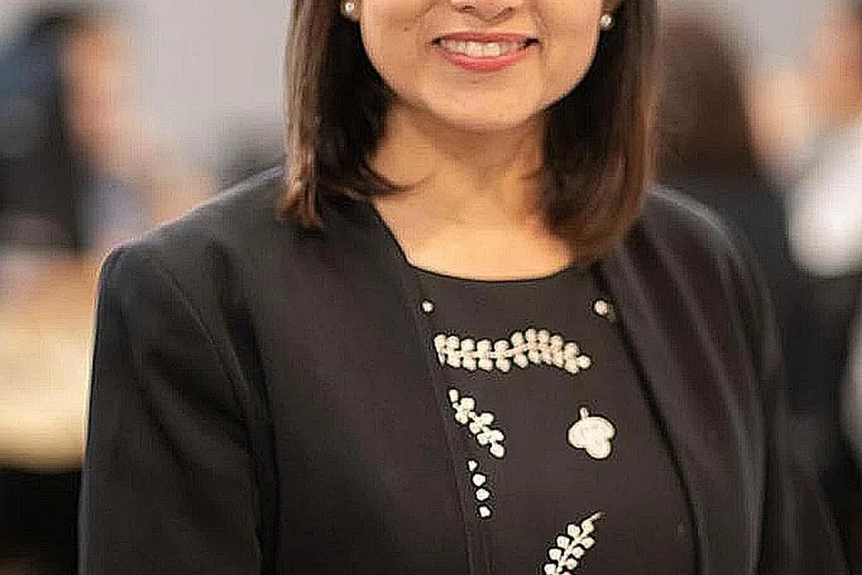 SEMANGAT WAJA: Cik Shirin Hamid (atas), Cik Fatimah Mohsin dan Cik Faraliza Zainal disebut oleh Setiausaha Parlimen (Kesihatan) Rahayu Mahzam (GRC Jurong) dalam debat di Parlimen semalam. - Foto fail