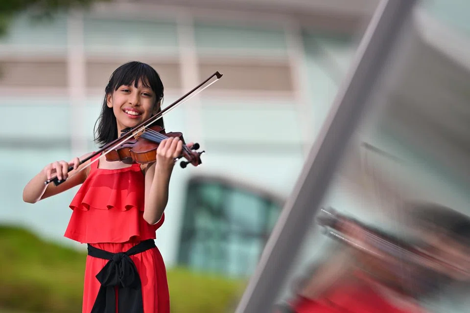 Anatasha Suchin, pemain biola, NDP 