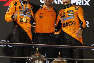 Pemandu McLaren, Lando Norris (kanan), berkata para pemandu dan pasukan McLaren bersedia membantu mereka mendapatkan kejuaraan dunia F1 bagi musim ini. Mereka berada di kedudukan yang baik dengan Norris di tangga pertama, dan pemandu sepasukannya Oscar Piastri (kiri), hanya tiga mata di belakangnya menjelang perlumbaan di Arab Saudi.