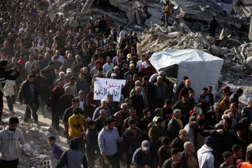 Rakyat Palestin mengambil bahagian dalam protes anti-Hamas, menyeru penamatan perang dengan Israel, di Beit Lahia di utara Gaza pada 26 April 2025.